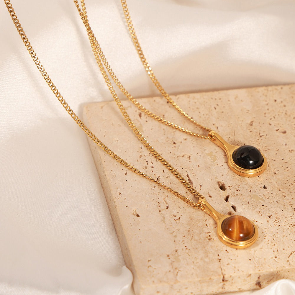 Gold exquisite and fashionable clavicle chain inlaid with gemstone design light luxury style necklace
