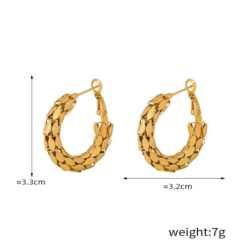 Gold exquisite and fashionable C-shaped design light luxury style earrings