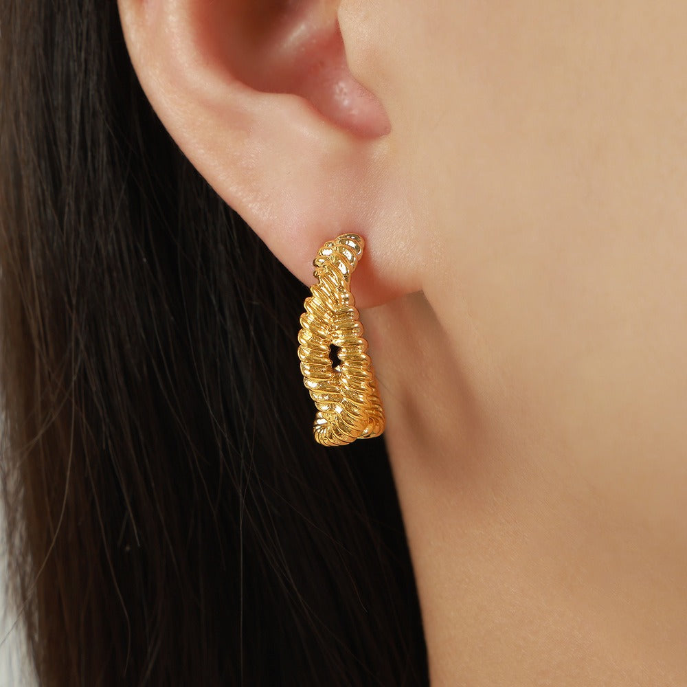 Exquisite, Luxurious 18K gold  C-shaped Earrings with Irregular Lines and Cross Design
